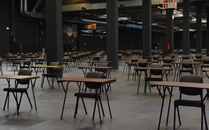 examens in Antwerp Expo (© Jana Scheers | dwars)
