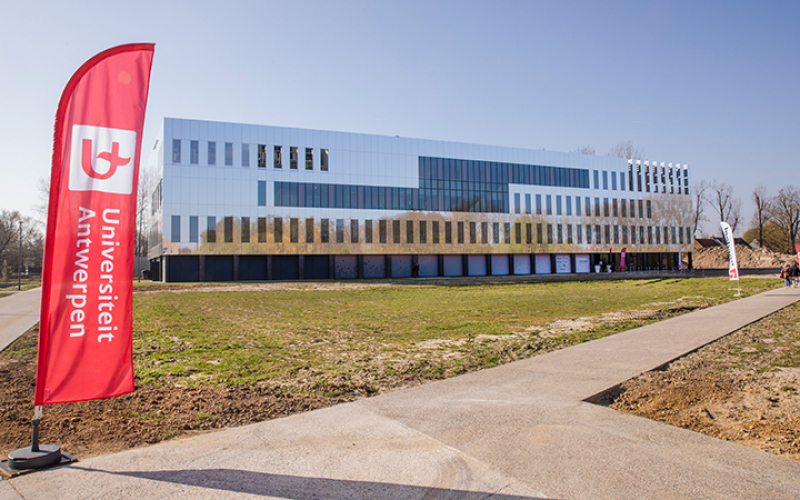 het gebouw van Vaccinopolis (© UAntwerpen | dwars) 
