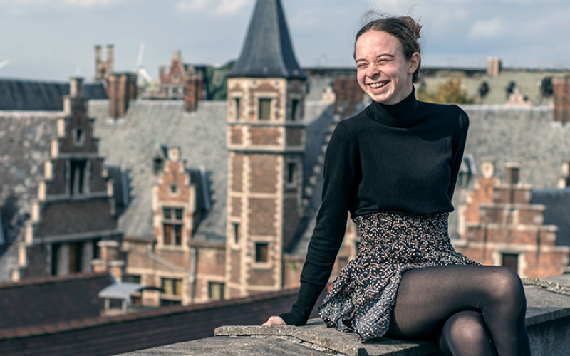 een portret van onze co-hoofdredacteur (© Amber Peeters | dwars)