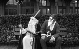 Sinterklaas en de Kerstman (© Kelly Dorekens | dwars)