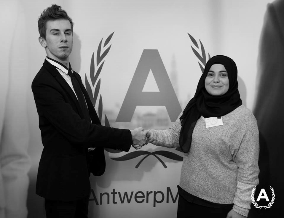 Antwerp MUN 2016 - Polen & Qatar (© Lukas DC Photography)